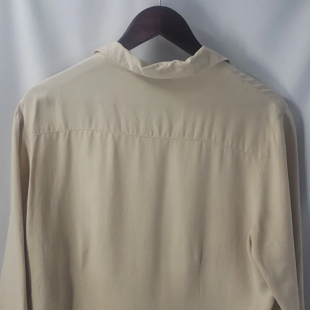 💯% Silk “Anne Carson” Button Up Blouse Size LP - Picture 5 of 8